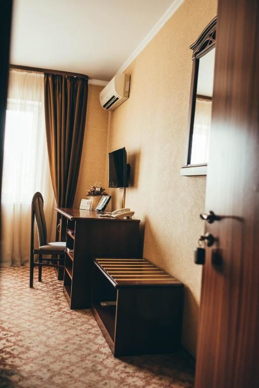 Отель Hotel-Restaurant Lyube Plus Хмельницкий-34