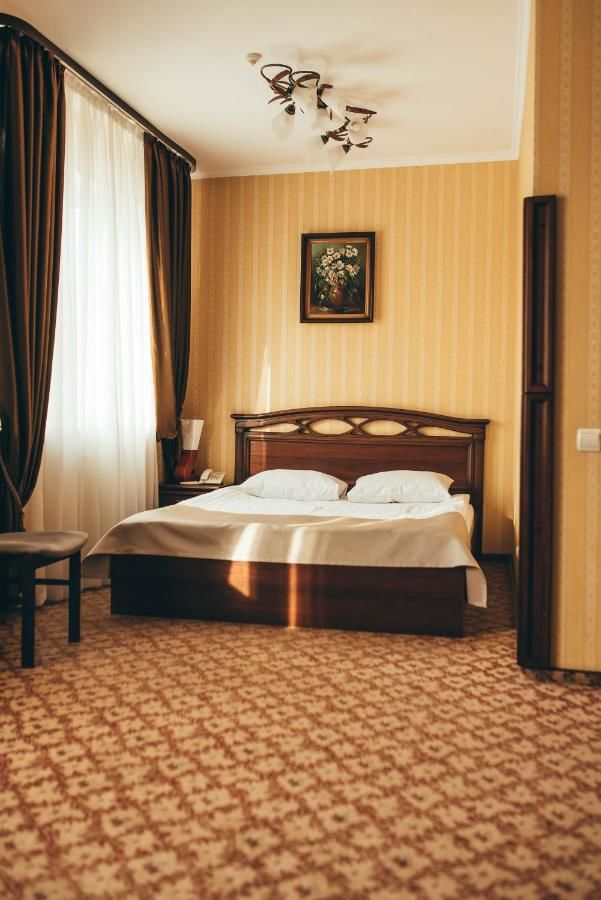 Отель Hotel-Restaurant Lyube Plus Хмельницкий-11