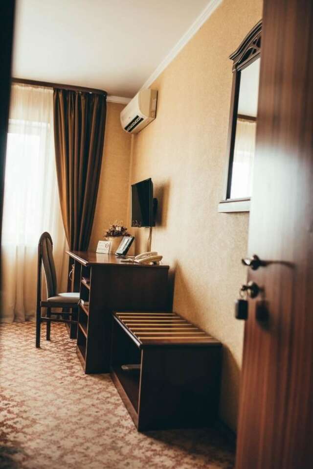 Отель Hotel-Restaurant Lyube Plus Хмельницкий-4