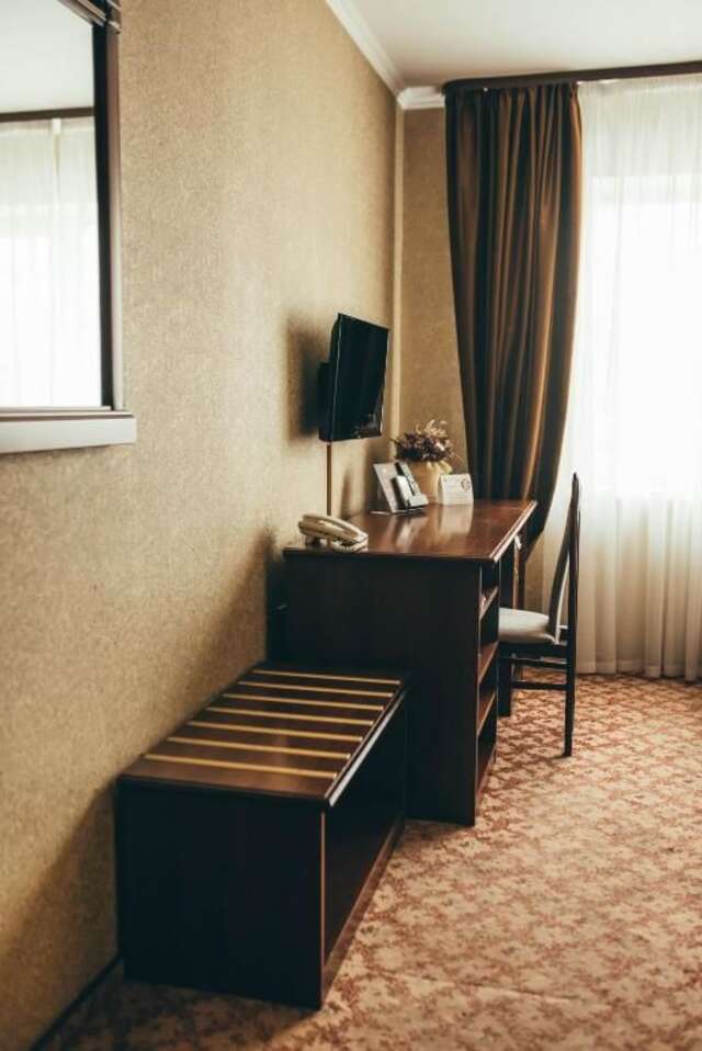 Отель Hotel-Restaurant Lyube Plus Хмельницкий-31