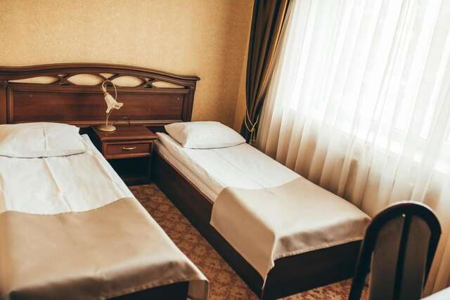Отель Hotel-Restaurant Lyube Plus Хмельницкий-5