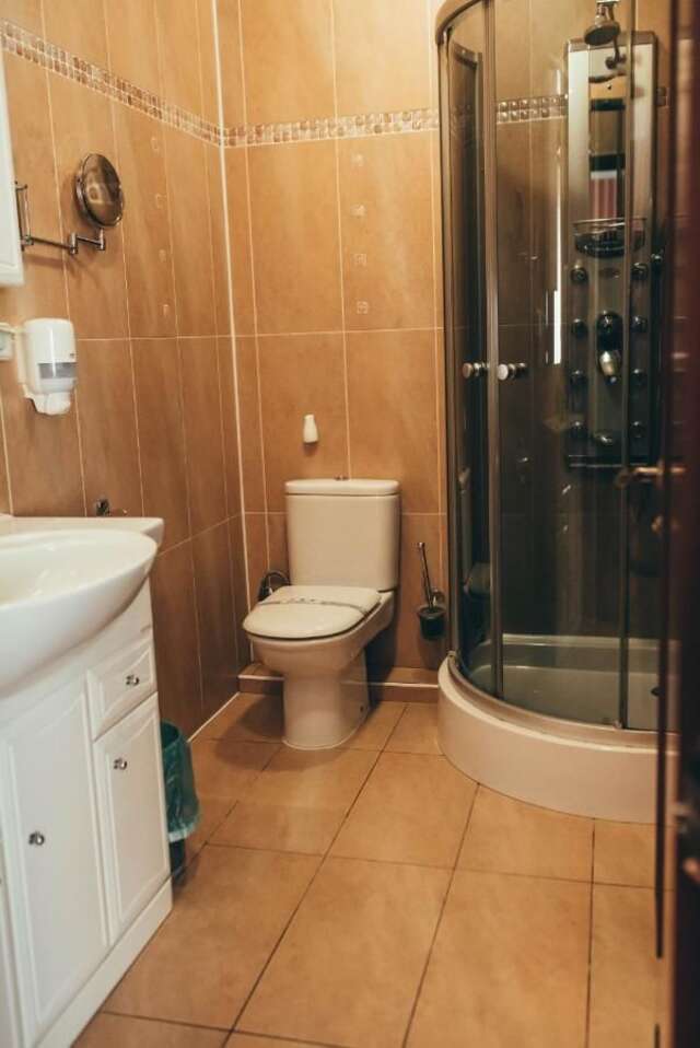 Отель Hotel-Restaurant Lyube Plus Хмельницкий-6