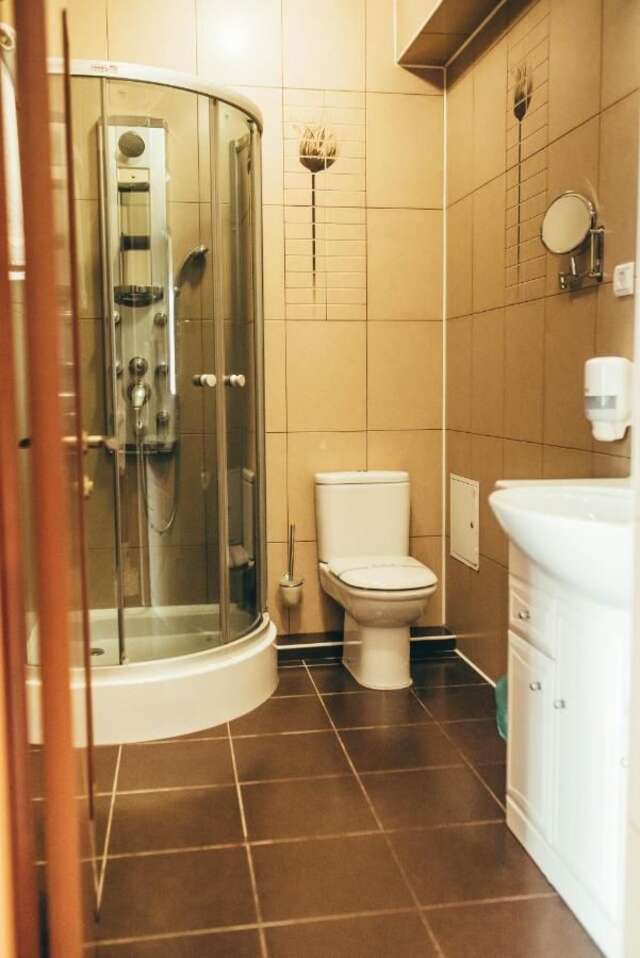 Отель Hotel-Restaurant Lyube Plus Хмельницкий-9