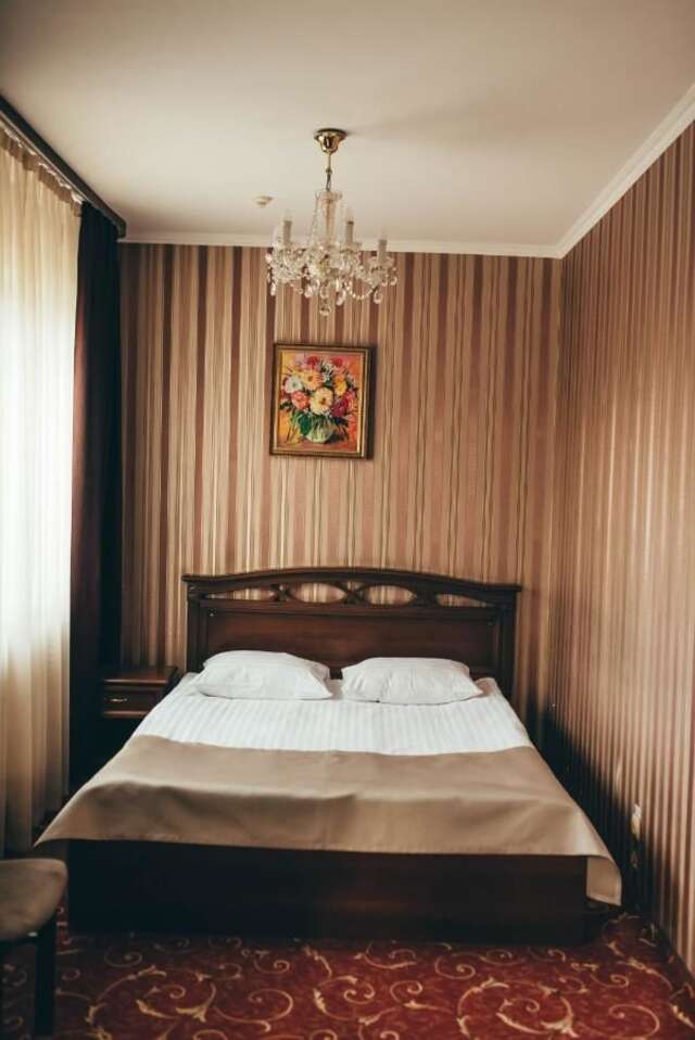 Отель Hotel-Restaurant Lyube Plus Хмельницкий-11